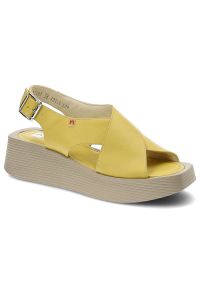 Żółte Sandały Nessi Wygodne Skórzane Buty. Kolor: żółty. Materiał: skóra
