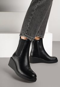 Born2be - Czarne Botki Sztyblety na Koturnie Fesirea. Okazja: na co dzień. Kolor: czarny. Materiał: jeans. Obcas: na koturnie. Styl: wizytowy, casual, elegancki #3