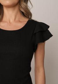 Born2be - Czarna Bawełniana Bluzka o Prostym Kroju z Krótkim Rękawem z Falbanek Himoni. Okazja: do pracy, na co dzień. Typ kołnierza: kołnierz z falbankami. Kolor: czarny. Materiał: bawełna. Długość rękawa: krótki rękaw. Długość: krótkie. Styl: elegancki, klasyczny, casual #8