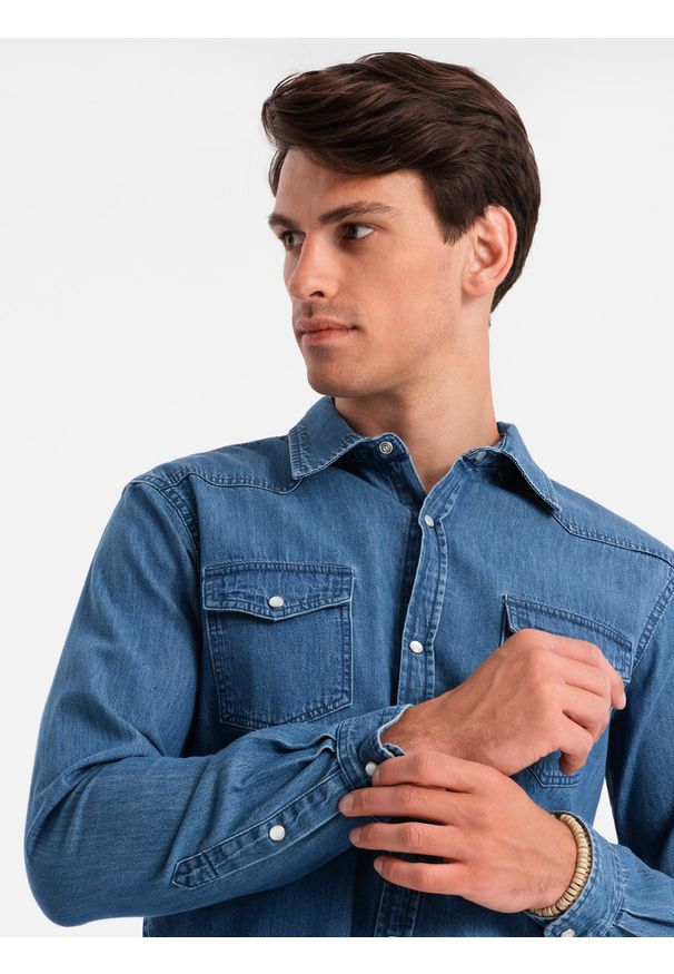 Ombre Clothing - Koszula męska jeansowa na zatrzaski z kieszonkami - niebieska V2. Kolor: niebieski. Materiał: jeans