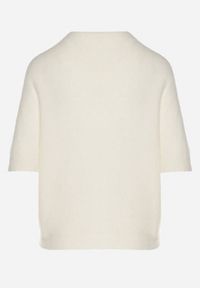Born2be - Jasnobeżowy Sweter z Wełną z Krótkim Rękawem Dannoria. Okazja: na co dzień. Kolor: beżowy. Materiał: wełna. Długość rękawa: krótki rękaw. Długość: krótkie. Styl: elegancki, casual
