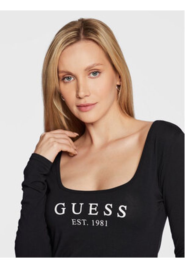 Guess Bluzka Carrie O2BM31 KBBU1 Czarny Regular Fit. Kolor: czarny. Materiał: bawełna