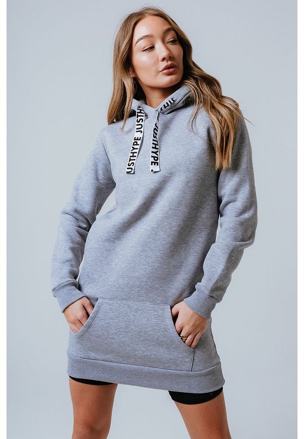 Hype Sukienka GREY MARL kolor szary mini prosta. Okazja: na co dzień. Typ kołnierza: kaptur. Kolor: szary. Materiał: dzianina. Długość rękawa: długi rękaw. Typ sukienki: proste. Styl: casual. Długość: mini