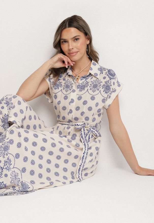 Born2be - Beżowo-Niebieska Koszulowa Sukienka z Wiskozy w Kwiatowy Wzór z Wiązanym Paskiem Iffinara. Okazja: na co dzień, na randkę, na spacer. Kolor: niebieski. Materiał: wiskoza. Długość rękawa: krótki rękaw. Wzór: kwiaty. Typ sukienki: koszulowe. Styl: casual, elegancki, klasyczny