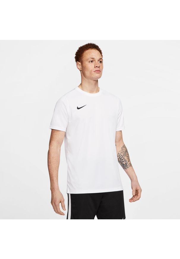 Koszulka treningowa męska Nike Park VII. Kolor: czarny, wielokolorowy, biały. Materiał: poliester. Długość rękawa: krótki rękaw. Długość: krótkie. Sport: piłka nożna