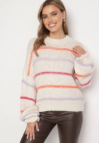 Born2be - Jasnobeżowy Sweter Przeplatany Kolorowymi Nitkami z Domieszką Wełny Romirya. Okazja: na co dzień. Kolor: beżowy. Materiał: wełna. Długość: długie. Wzór: kolorowy. Styl: casual