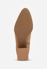 Born2be - Ciemnobeżowe Klasyczne Botki na Obcasie Ozdobione Metaliczną Wstawką i Wycięciem Loreviana. Okazja: na spacer, na spotkanie biznesowe, do pracy. Kolor: beżowy. Materiał: jeans. Wzór: aplikacja. Sezon: jesień. Obcas: na obcasie. Styl: klasyczny. Wysokość obcasa: średni #8