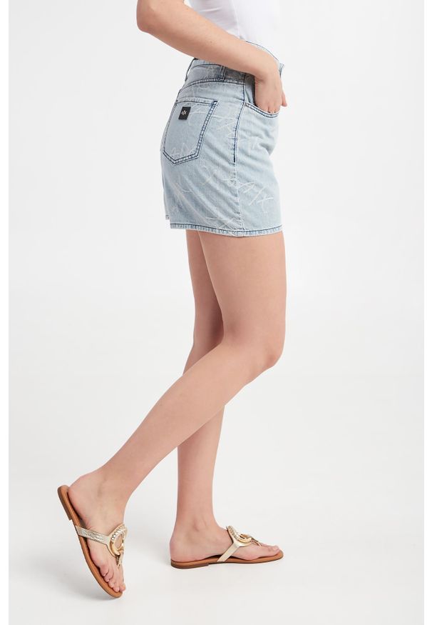 Armani Exchange - Spodenki damskie jeansowe ARMANI EXCHANGE. Materiał: jeans