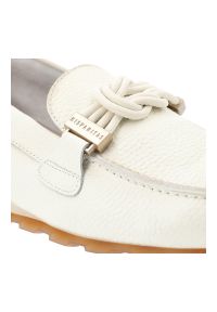 Półbuty damskie Hispanitas, ze skóry naturalnej z wsuwanym krojem oraz zaokrąglonym noskiem, białe, HV264662 Bolero-V26 Panna. Okazja: na co dzień. Kolor: biały. Materiał: skóra. Sezon: wiosna, lato. Styl: casual, klasyczny #7