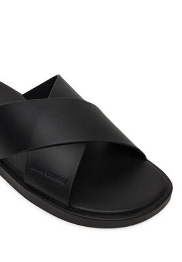 Armani Exchange Klapki XM002619 AF10848 UC001 Czarny. Kolor: czarny. Materiał: skóra