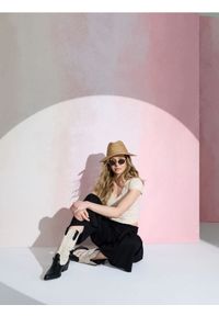 Sinsay - Wiskozowe spodnie wide leg - czarny. Kolor: czarny. Materiał: wiskoza #1