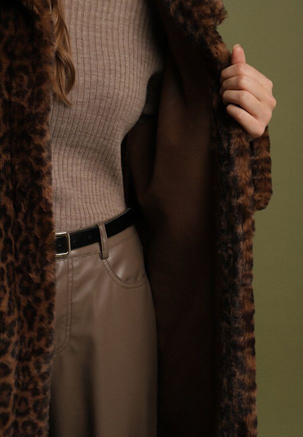 Born2be - Brązowy Jednorzędowy Płaszcz Futerko w Panterkę Otivana. Okazja: do pracy, na spotkanie biznesowe, na co dzień, na randkę. Kolor: brązowy. Materiał: futro. Wzór: motyw zwierzęcy. Sezon: zima, jesień. Styl: klasyczny, casual, elegancki, biznesowy