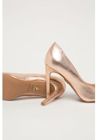 Baldowski Szpilki skórzane. Kolor: beżowy. Materiał: skóra. Obcas: na szpilce. Wysokość obcasa: średni #5