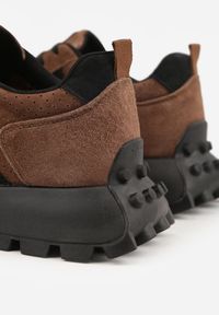 Renee - Brązowe Sneakersy na Platformie z Zamszu Naturalnego z Perforacją Zitrina. Kolor: brązowy. Materiał: zamsz. Obcas: na platformie #9