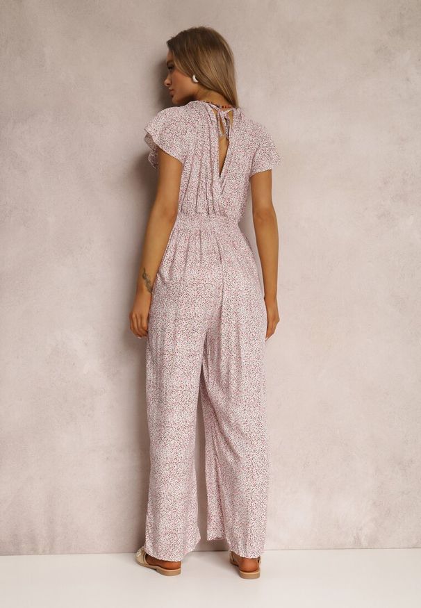 Renee - Różowo-Biały Kombinezon z Wiskozy Nesiasa. Okazja: na co dzień. Kolor: biały. Materiał: wiskoza. Długość: krótkie. Wzór: aplikacja. Sezon: lato. Styl: casual