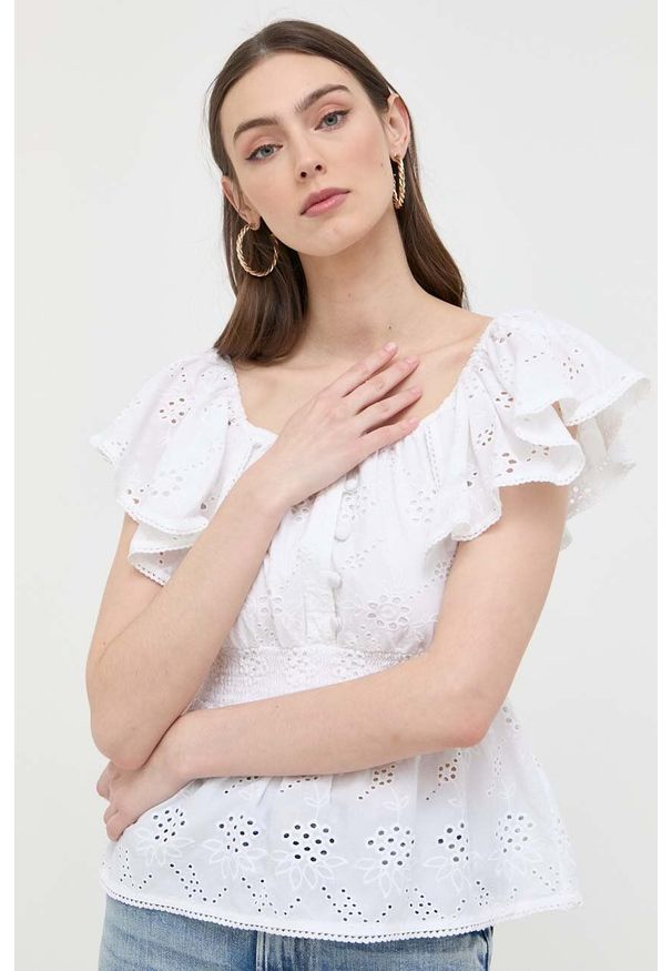 Guess bluzka bawełniana damska kolor biały gładka. Typ kołnierza: dekolt hiszpanka. Kolor: biały. Materiał: bawełna. Wzór: gładki