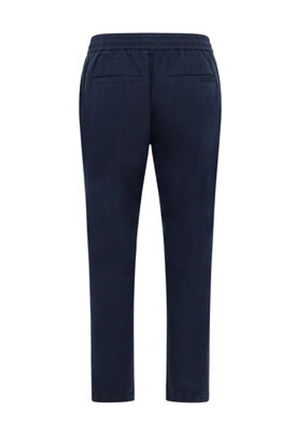 Mustang Chinosy Milano 1016436 Granatowy Tapered Fit. Kolor: niebieski. Materiał: bawełna