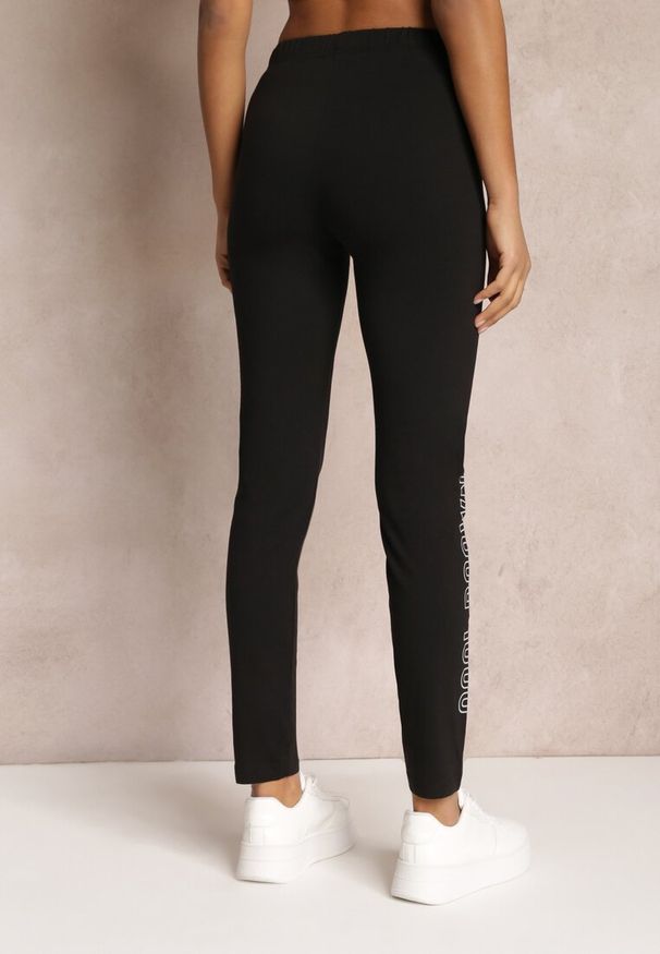 Renee - Czarne Bawełniane Legginsy z Gumką w Pasie i Nadrukiem Josaphine. Kolor: czarny. Materiał: bawełna. Wzór: nadruk. Styl: elegancki