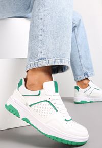 Renee - Biało-Zielone Sznurowane Sneakersy Ozdobione Perforacją Iosatisa. Kolor: zielony. Wzór: aplikacja