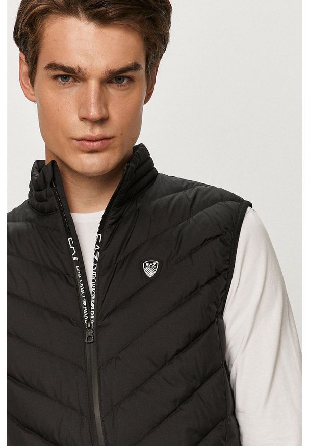EA7 Emporio Armani - Bezrękawnik puchowy. Okazja: na co dzień. Kolor: czarny. Materiał: puch. Długość rękawa: bez rękawów. Styl: casual