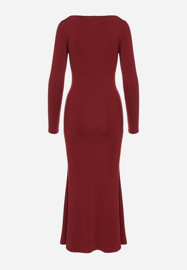 Born2be - Bordowa Koktajlowa Sukienka z Wiskozą Ozdobiona Metalową Klamrą Refira. Okazja: na co dzień. Kolor: czerwony. Materiał: wiskoza. Wzór: aplikacja. Typ sukienki: proste. Styl: wizytowy