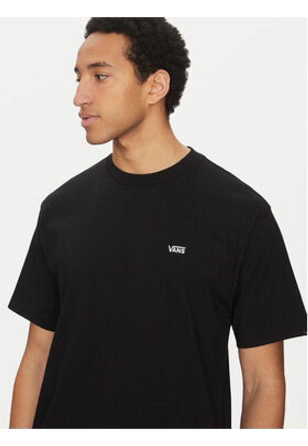 Vans T-Shirt Left Chest II VN000P1P Czarny Loose Fit. Kolor: czarny. Materiał: bawełna