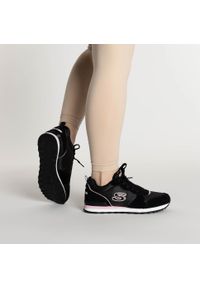 skechers - Buty na co dzień damskie SKECHERS OG 85 STEP N FLY skóra. Okazja: na co dzień. Kolor: czarny. Materiał: skóra. Model: Skechers Sport. Sport: turystyka piesza