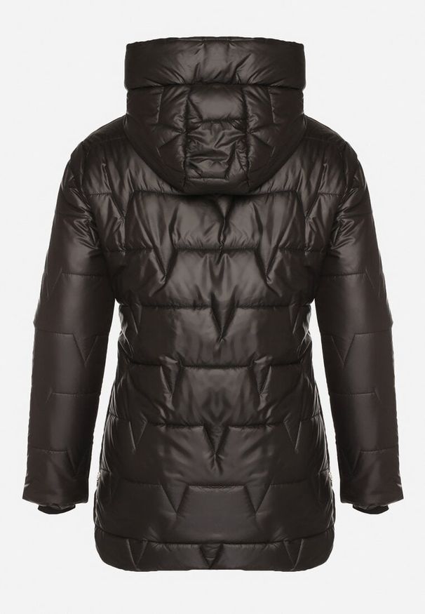 Born2be - Czarna Pikowana Kurtka o Prostym Kroju z Kapturem Nalarea. Okazja: na co dzień. Typ kołnierza: kaptur. Kolekcja: plus size. Kolor: czarny. Materiał: poliester, jeans, dzianina. Styl: elegancki, casual, klasyczny