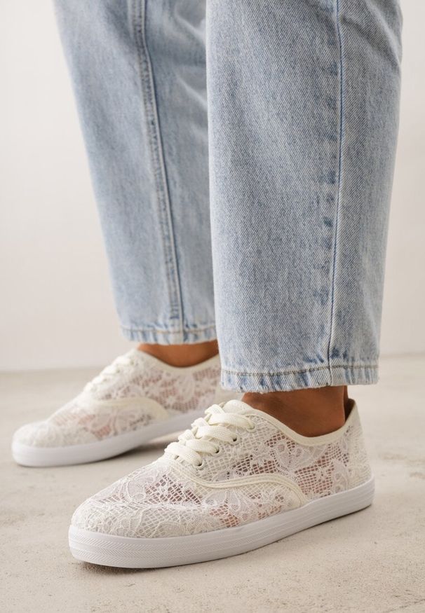 Renee - Beżowe Koronkowe Tenisówki Taralita. Kolor: beżowy. Materiał: koronka. Wzór: koronka. Styl: boho