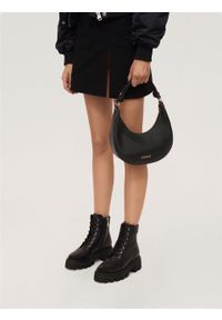 Kazar - Czarna skórzana torebka baguette. Kolor: czarny. Materiał: skórzane. Styl: casual. Rodzaj torebki: na ramię #4