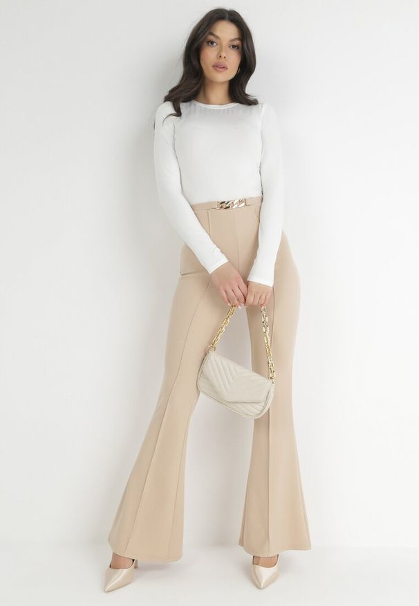 Born2be - Beżowe Spodnie Dzwony z Gumką w Pasie Dallagti. Kolor: beżowy. Styl: elegancki