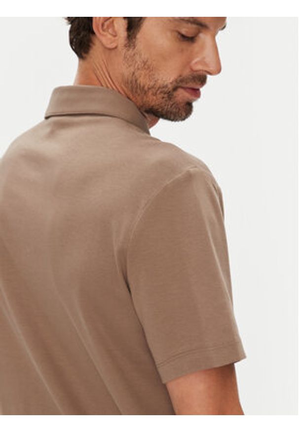 Michael Kors Polo CS15073C93 Brązowy Regular Fit. Typ kołnierza: polo. Kolor: brązowy. Materiał: bawełna