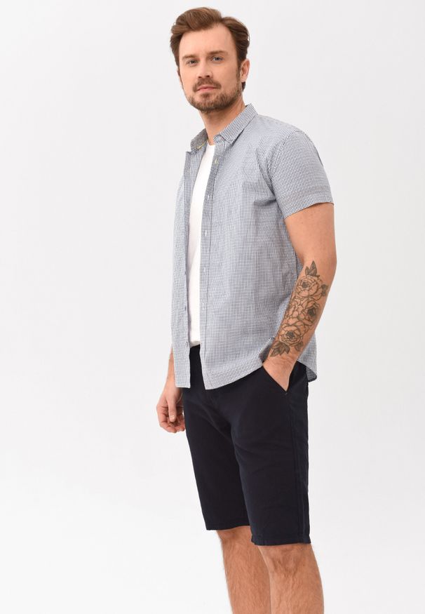 Volcano - Koszula w kratkę z krótkim rękawem, Regular Fit, C-BARS. Okazja: na co dzień. Typ kołnierza: button down. Materiał: bawełna, jeans, materiał. Długość rękawa: krótki rękaw. Długość: krótkie. Wzór: kratka. Styl: casual, elegancki