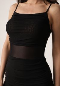 Born2be - Czarna Siateczkowa Sukienka Koktajlowa z Marszczenia i Przezroczystymi Wstawkami Zelllisa. Kolor: czarny. Materiał: wiskoza, materiał, lakier. Długość rękawa: na ramiączkach. Styl: wizytowy #4