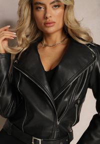 Renee - Czarna Kurtka Ramoneska z Asymetrycznym Suwakiem i Paskiem ze Sprzączką Brennis. Okazja: na co dzień. Kolor: czarny. Materiał: skóra. Styl: klasyczny, casual #4