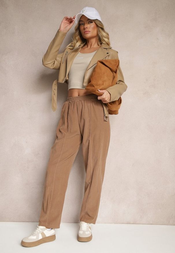 Renee - Brązowe Bawełniane Spodnie High Waist w Klasycznym Stylu Arivora. Okazja: na co dzień. Stan: podwyższony. Kolor: brązowy. Materiał: bawełna. Styl: klasyczny