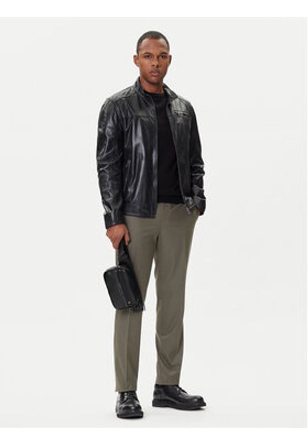 Armani Exchange Saszetka nerka XM001639 AF17205 MC105 Czarny. Kolor: czarny. Materiał: skóra