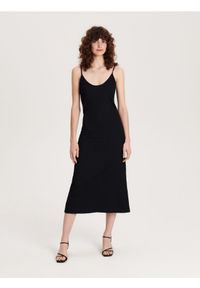 Reserved - Sukienka midi - czarny. Kolor: czarny. Materiał: dzianina. Typ sukienki: proste. Długość: midi