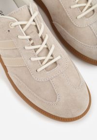 Born2be - Beżowe Skórzane Sneakersy na Płaskiej Podeszwie Ozdobione Paskami Nelavirae. Zapięcie: pasek. Kolor: beżowy. Materiał: skóra. Wzór: aplikacja. Obcas: na płaskiej podeszwie #6