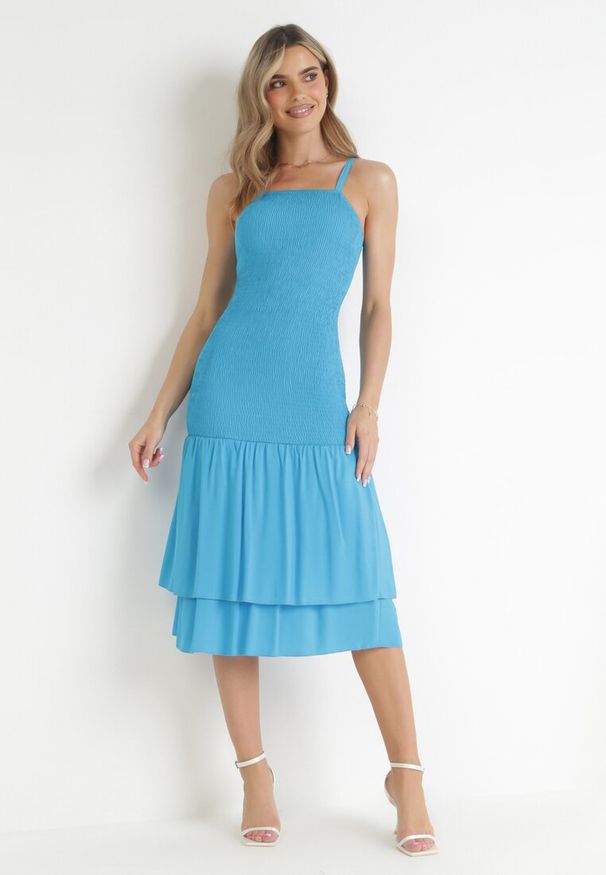 Born2be - Niebieska Wiskozowa Sukienka Midi o Dopasowanym Fasonie Ilynn. Typ kołnierza: dekolt kwadratowy. Kolor: niebieski. Materiał: wiskoza. Długość rękawa: na ramiączkach. Długość: midi