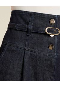 Luisa Spagnoli - LUISA SPAGNOLI - Granatowe jeansy z wysokim stanem Opaline. Stan: podwyższony. Kolor: niebieski. Wzór: aplikacja