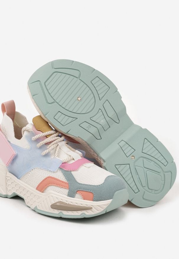 Born2be - Niebiesko-Białe Sneakersy Streetwearowe na Podeszwie z Tłoczeniami i Rzepem Zilanne. Okazja: na co dzień. Zapięcie: rzepy. Kolor: niebieski. Materiał: jeans. Obcas: na płaskiej podeszwie