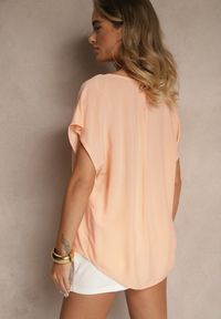 Renee - Pomarańczowa Bluzka z Wiskozy z Trójkątnym Dekoltem Tilimira. Okazja: na co dzień. Kolor: pomarańczowy. Materiał: wiskoza. Styl: elegancki, casual