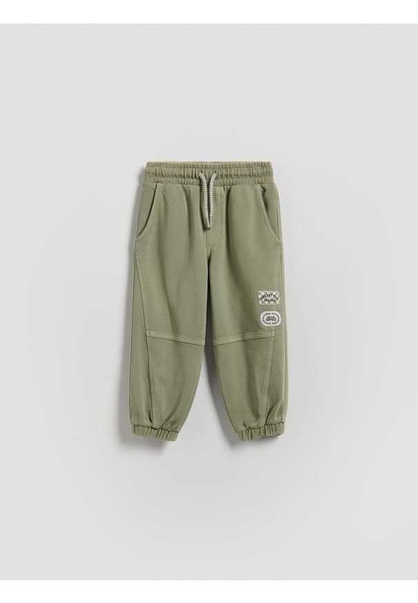 Reserved - Bawełniane spodnie - jasnozielony. Kolor: zielony. Materiał: bawełna