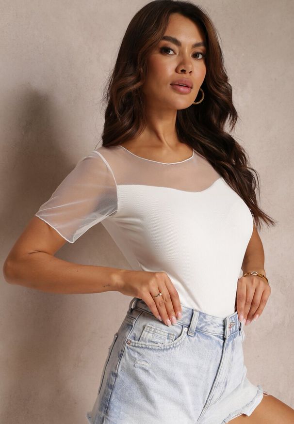 Renee - Biała Bluzka z Prążkowanej Dzianiny i Wstawką z Siateczki Pheda. Kolor: biały. Materiał: prążkowany, dzianina