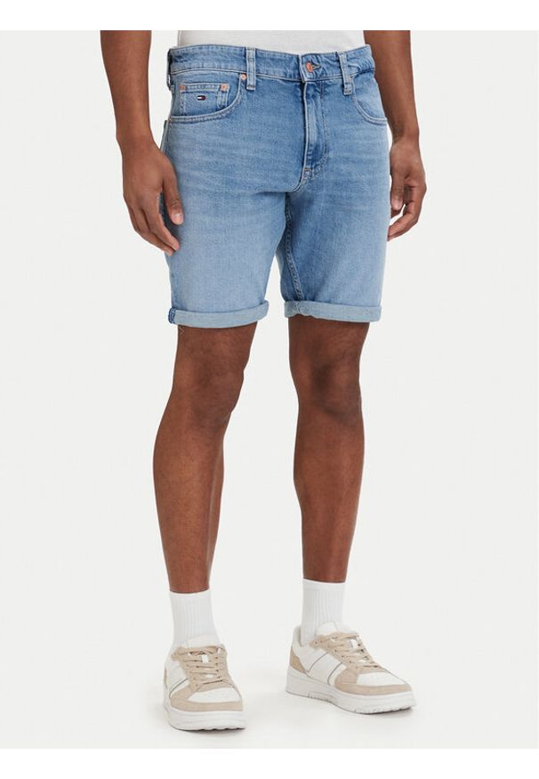Tommy Jeans Szorty jeansowe Scanton DM0DM22981 Niebieski jasny Slim Fit. Kolor: niebieski. Materiał: bawełna