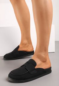 Renee - Czarne Klapki Mule z Szerokim Zakrytym Noskiem Typu Mokasyny Sallimes. Kolor: czarny. Materiał: jeans #3