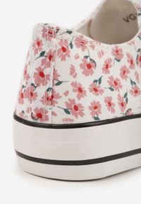 Born2be - Różowe Trampki z Cholewką Zdobioną Kwiatowym Wzorem Folaianna. Okazja: na co dzień, na spacer. Kolor: różowy. Materiał: jeans. Szerokość cholewki: normalna. Wzór: kwiaty, aplikacja. Styl: casual, klasyczny #3