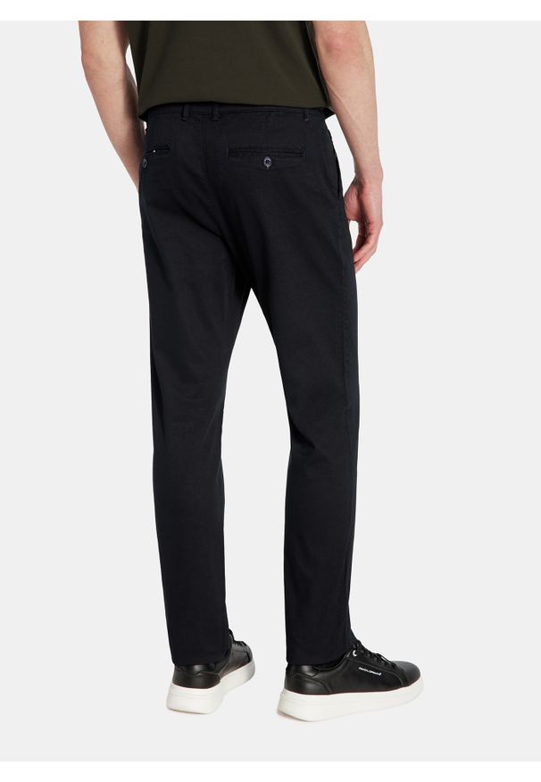 Pako Lorente - PAKO LORENTE - Granatowe spodnie męskie. Okazja: na co dzień. Kolor: niebieski. Materiał: bawełna, elastan. Sezon: wiosna. Styl: casual
