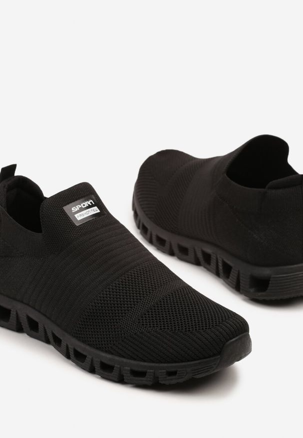 Born2be - Czarne Wsuwane Buty Sportowe Sportowe z Siateczki na Ażurowej Podeszwie Alinelle. Okazja: na co dzień. Zapięcie: bez zapięcia. Kolor: czarny. Materiał: jeans. Wzór: ażurowy